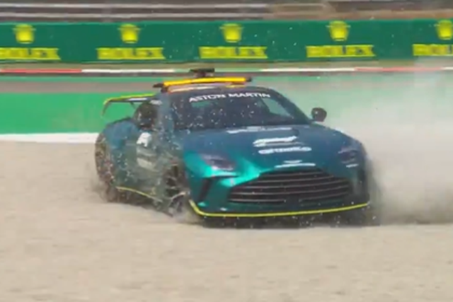 Safety car da Fórmula 1 despista-se em Monza (VÍDEO)
