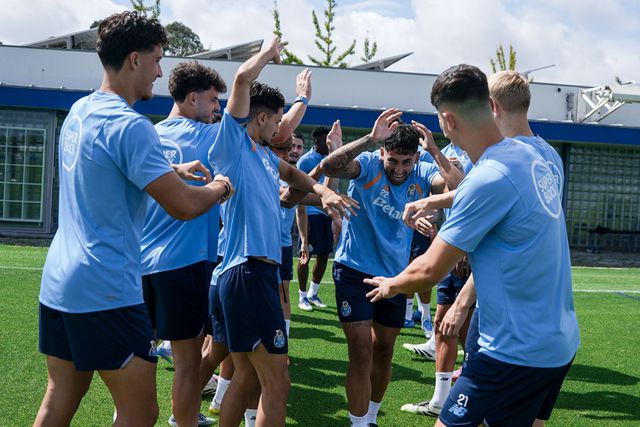 FC Porto: colegas felicitam Alan Varela pela chamada à seleção