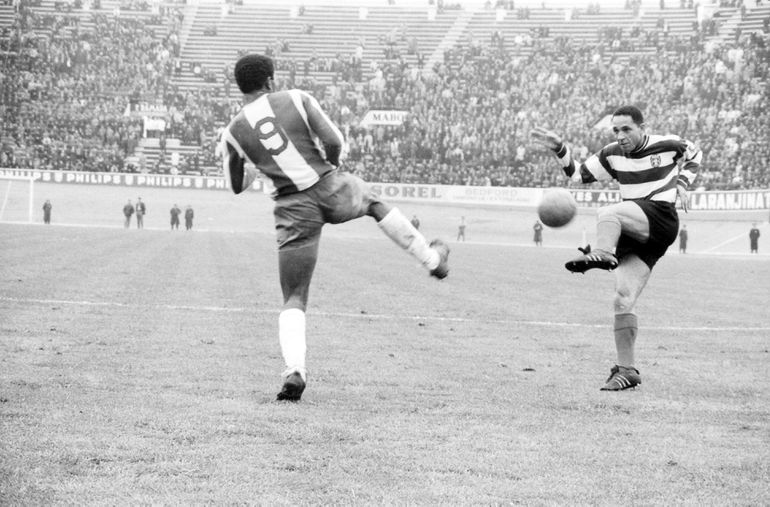 3. Hilário, à direita, antigo defesa dos leões, defrontou o FC Porto 32 vezes (Foto: A BOLA)