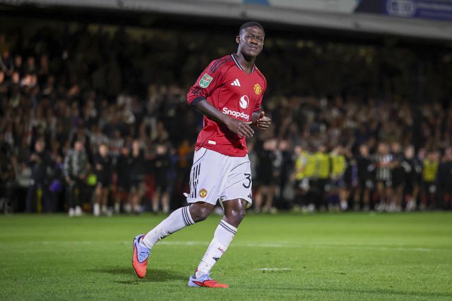 Mainoo foi titular pelo Man. United em casa do Grimsby