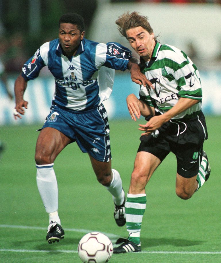 2. Aloísio (esq.), antigo central do FC Porto, somou 33 encontros frente ao Sporting ao longo da carreira (Foto: A BOLA)