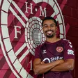 Canarinho abraça uma aventura no futebol escocês (Foto: Hearts)