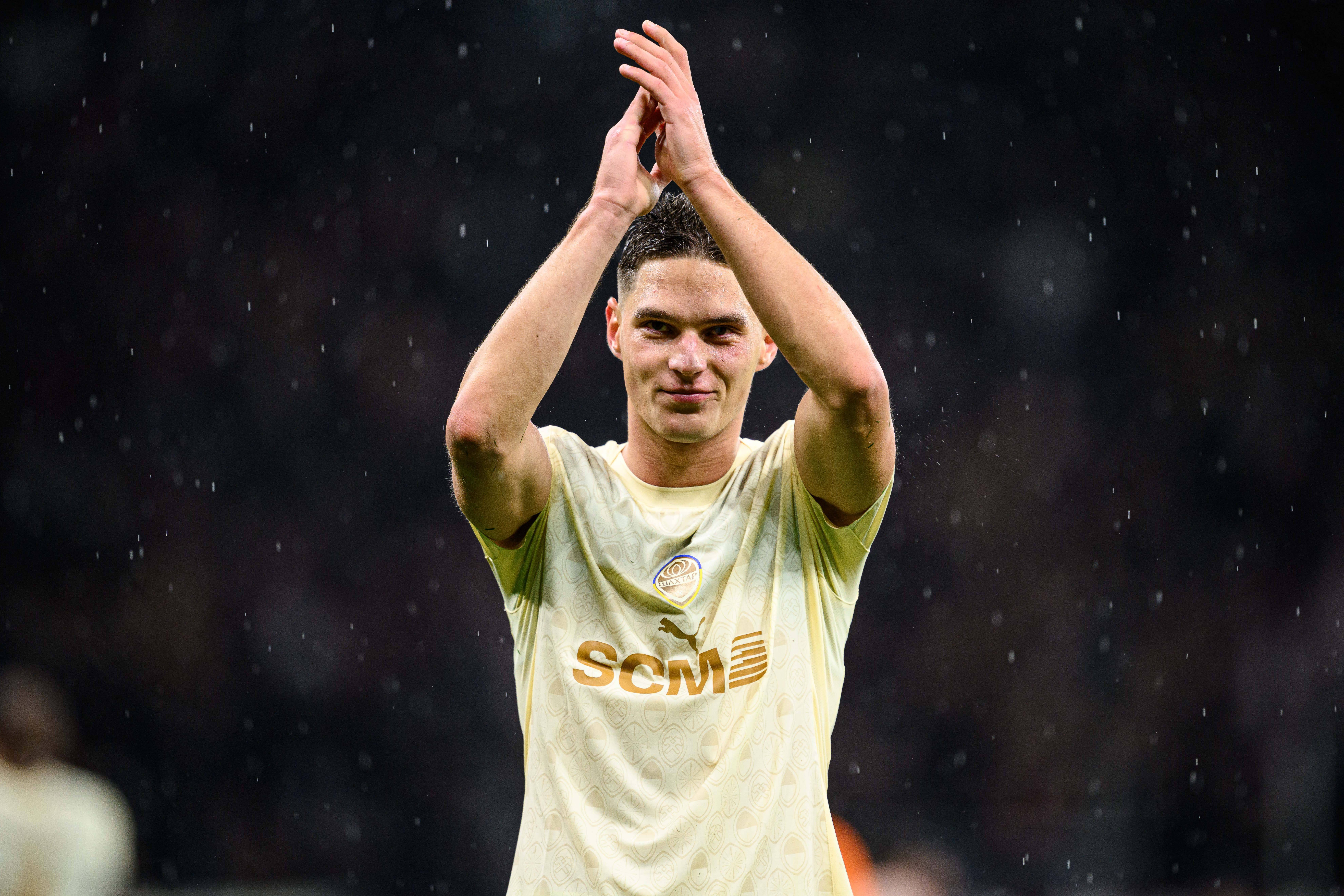 Sudakov durante o jogo com o Servette, no play-off da Liga Europa