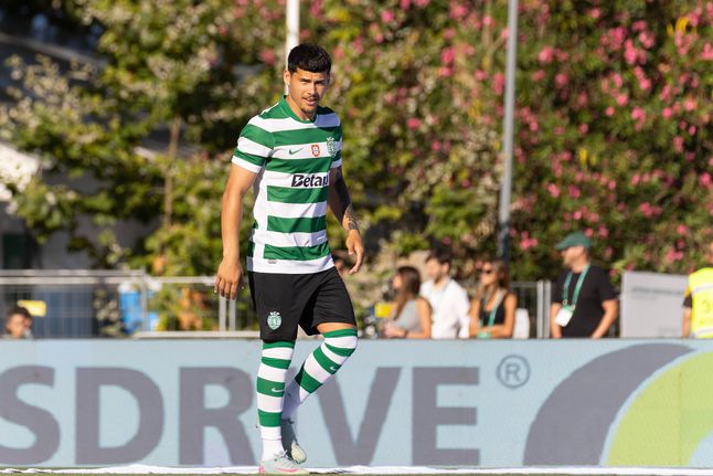 Maxi Araújo está recuperado e deve recuperar vaga na esquerda (Foto IMAGO)
