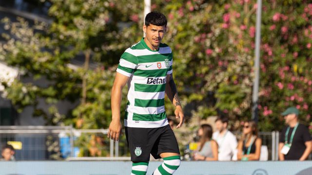 Maxi Araújo está recuperado e deve recuperar vaga na esquerda (Foto IMAGO)