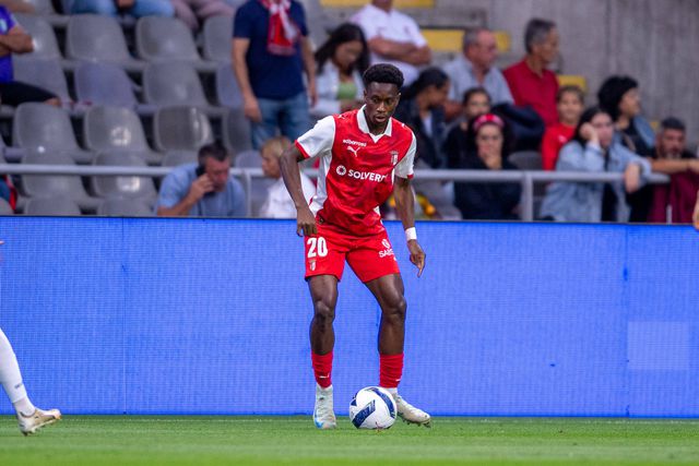 Jovem africano está a contas com um problema físico que o afastará dos relvados até outubro