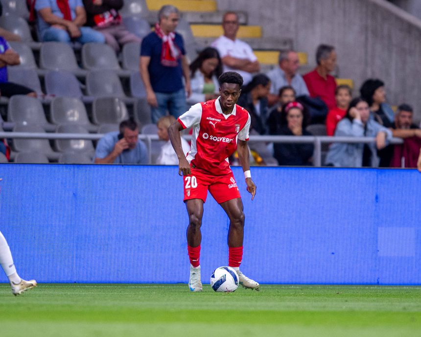 Jovem africano está a contas com um problema físico que o afastará dos relvados até outubro