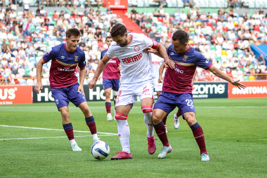 Camisola 9 dos unionistas fez uma assistência perfeita para o tento que redundou na conquista de três pontos (Foto: UD Leiria)