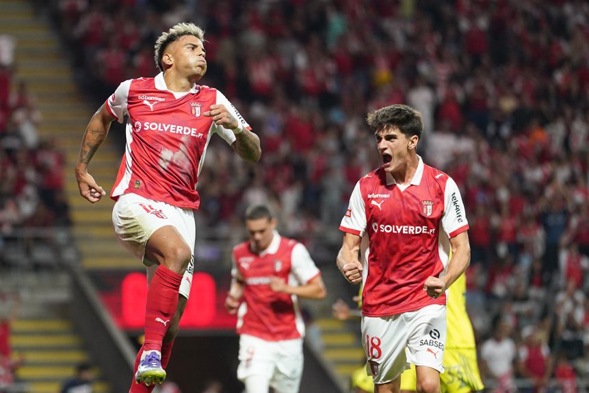 Criativo sul-americano é um dos grandes destaques dos arsenalistas (Foto: Hugo Delgado/LUSA)