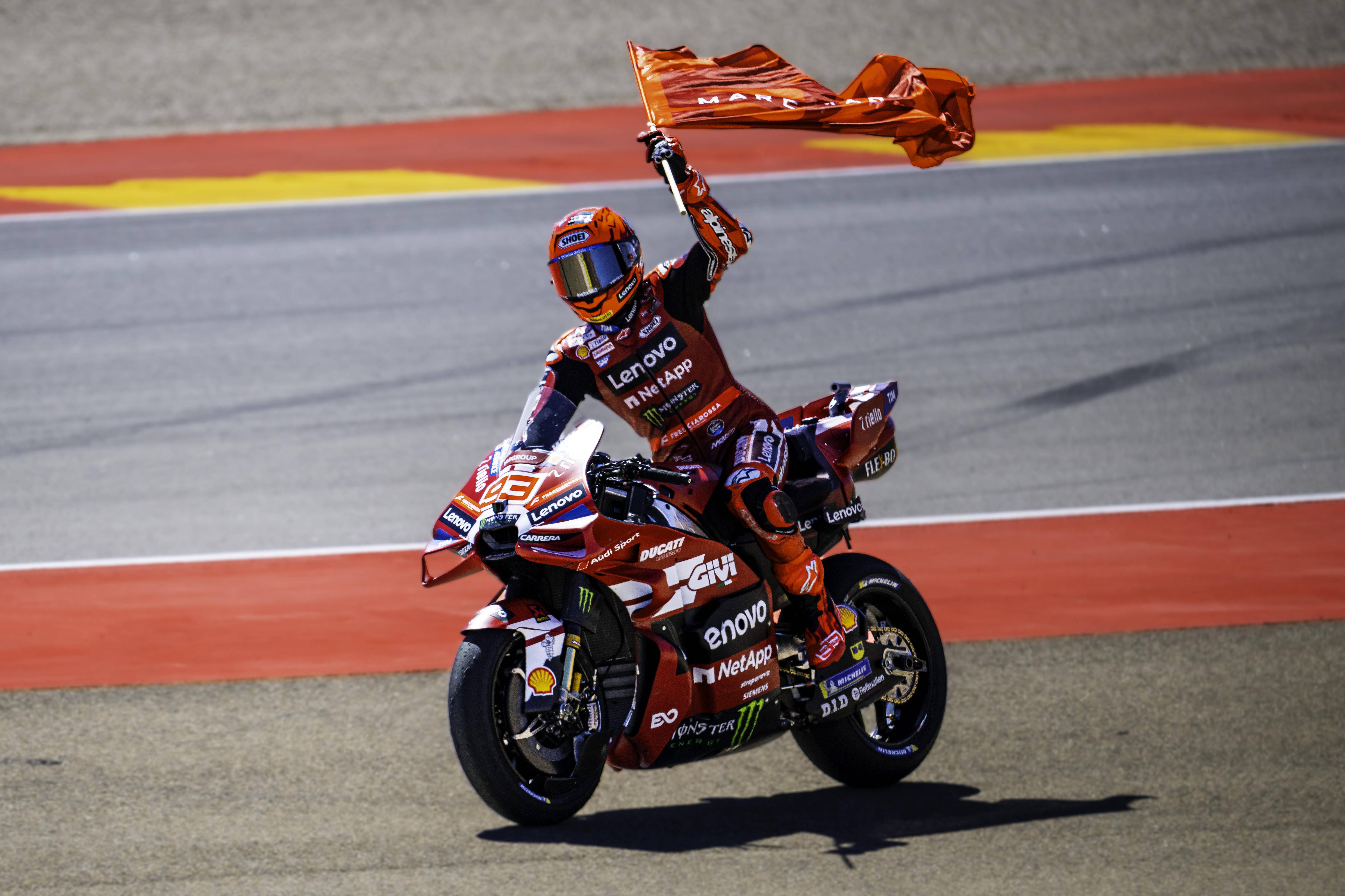 Marc Márquez celebra vitória  no MotorLand Aragón     Fotografia Imago