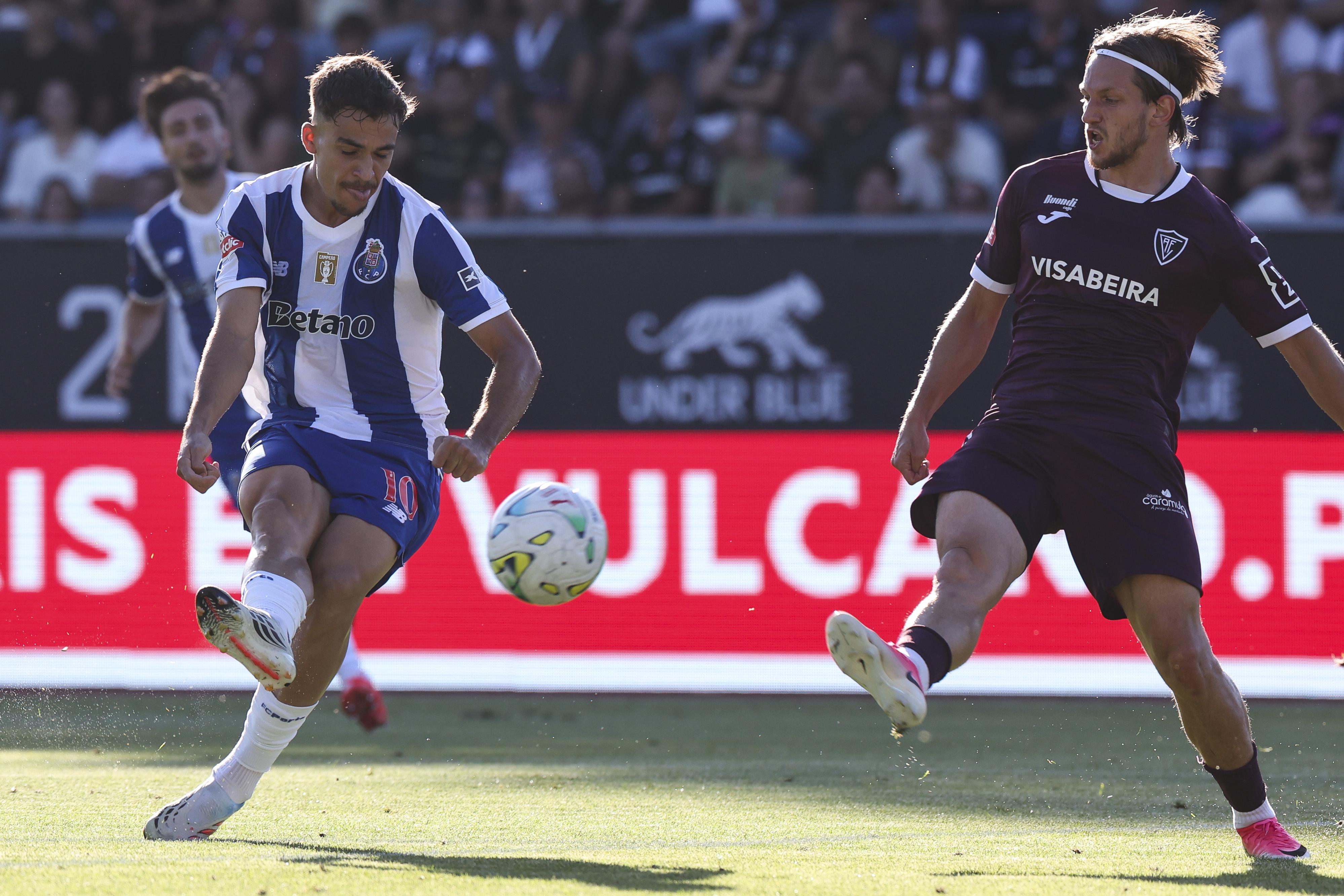 Gabri Veiga fez desta forma o 0-2 - Foto: LUSA