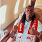 Rafael Leão já dentro do avião, a caminho de Istambul - Foto: X/Galatasaray