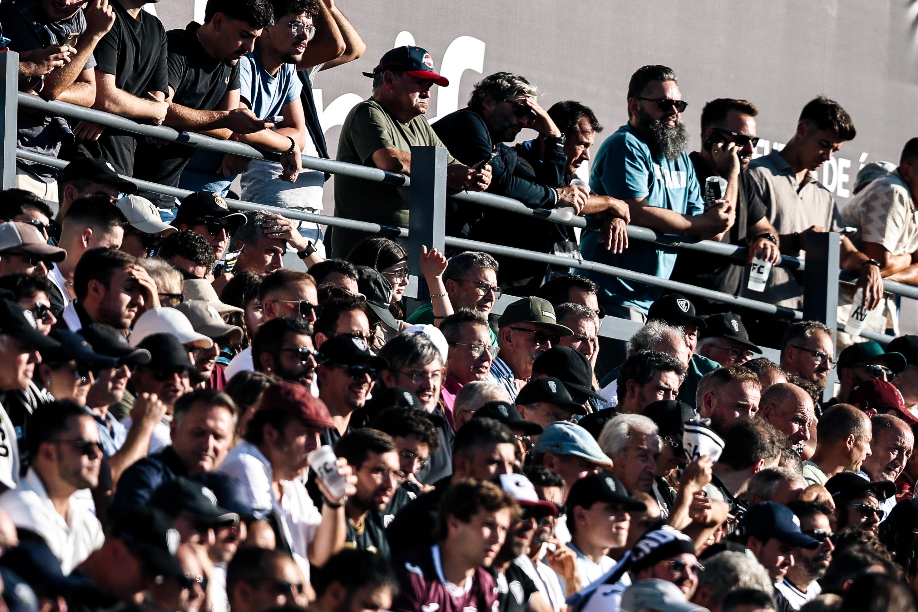 Adeptos viriatos, na bancada do Estádio do Fontelo - Foto: Liga Portugal