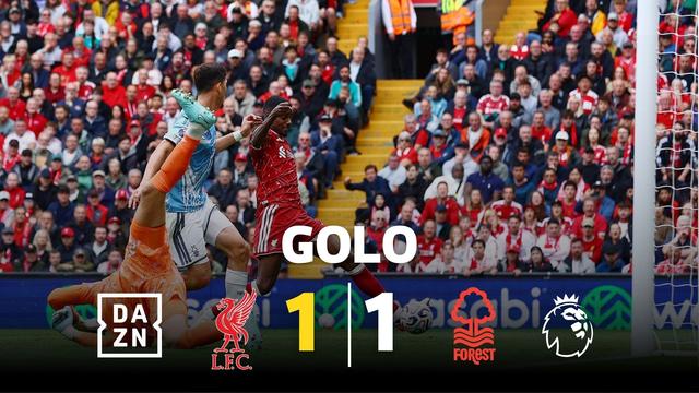 Gakpo coloca a bola ao segundo poste e Isak dá esperanças ao Liverpool