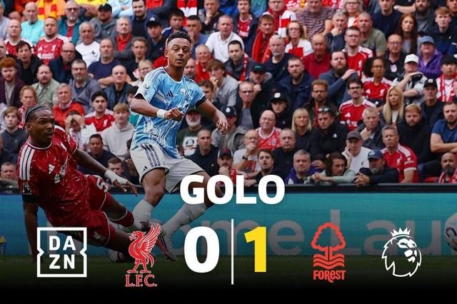Ndoye aparece na área do Liverpool e gela Anfield