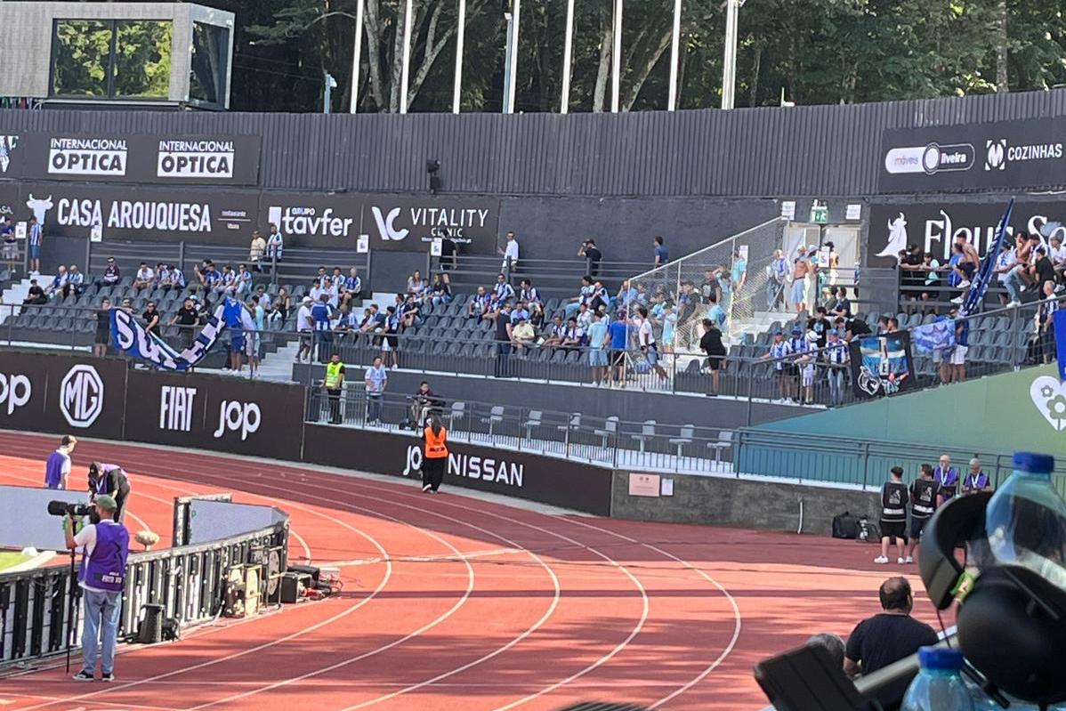 Adeptos do FC Porto no Fontelo - Foto: A BOLA