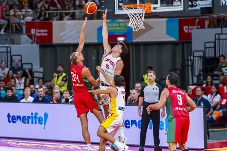 Rúben Prey ajudou a fazer a diferença em campo dos dois lados do campo    Fotografia FIBA