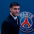 Ugarte abre o livro e fala da experiência no PSG