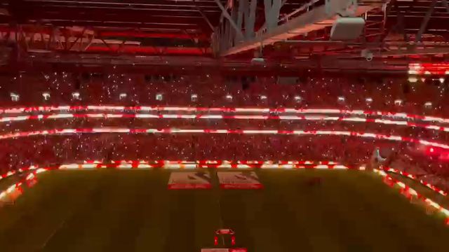 O espetáculo de luz e som habitual