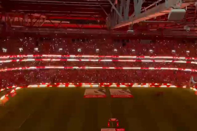 O espetáculo de luz e som habitual