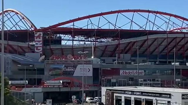 Ambiente calmo na Luz, a três horas do Clássico