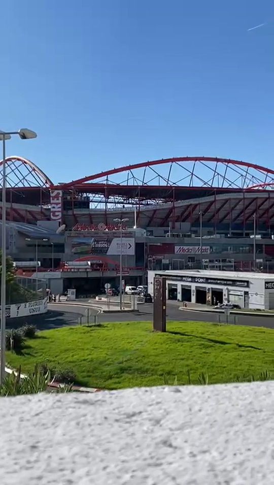 Ambiente calmo na Luz, a três horas do Clássico