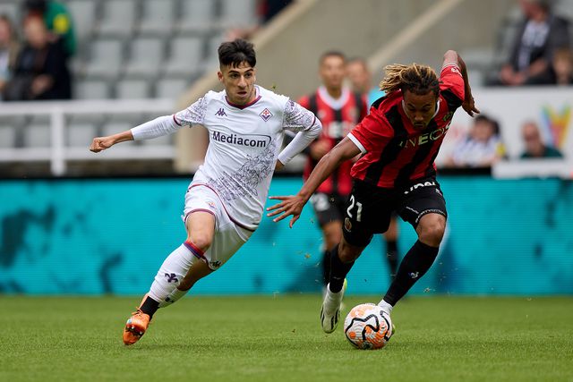 Jogador do Nice ameaça atirar-se de viaduto