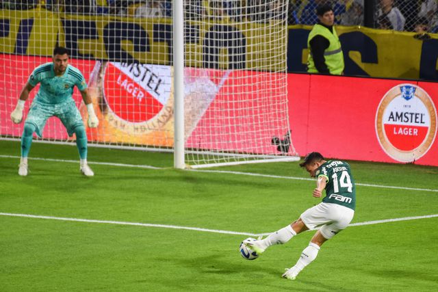 Sergio Romero critica relvado do Palmeiras: «Sintético é para o hóquei»