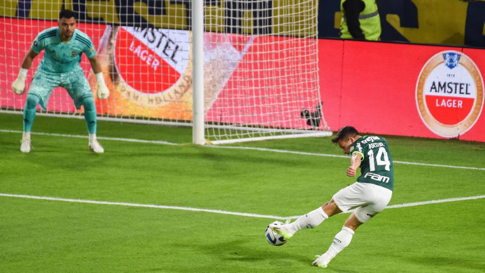 Sergio Romero critica relvado do Palmeiras: «Sintético é para o hóquei»