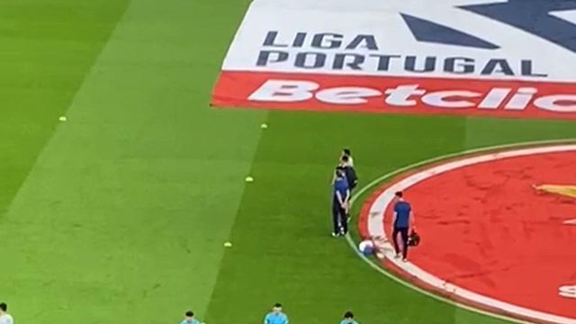 Suplentes do FC Porto em aquecimento