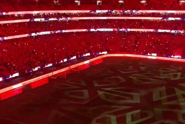 O hino do Benfica cantado no clássico