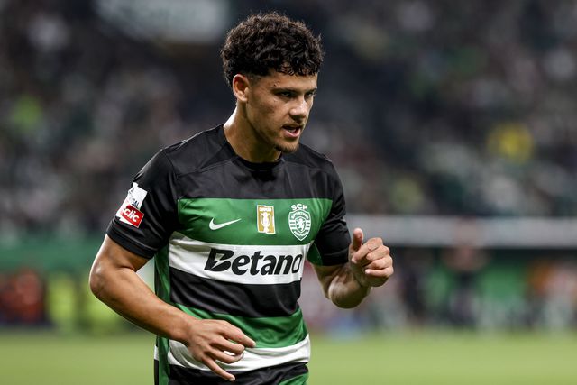 MAxi Araújo cansado durante um jogo do Sporting