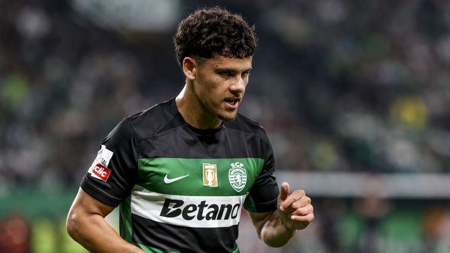 MAxi Araújo cansado durante um jogo do Sporting