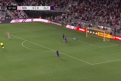 Já viu bem este golaço de Messi?