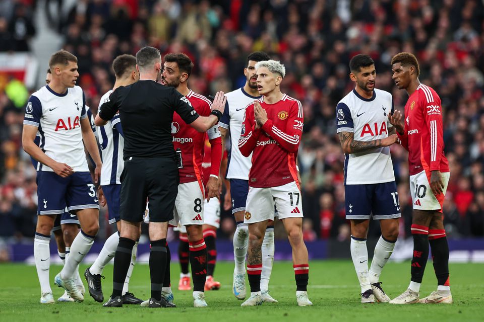 Atenção, FC Porto: Man. United leva três do Tottenham com Bruno Fernandes expulso