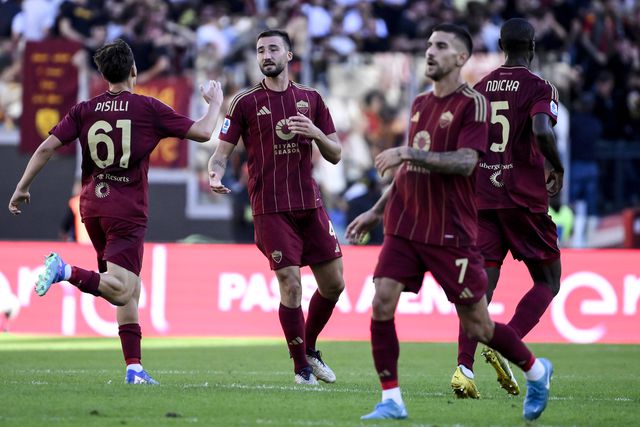 Serie A: Roma vence com reviravolta e fica a um ponto dos lugares europeus