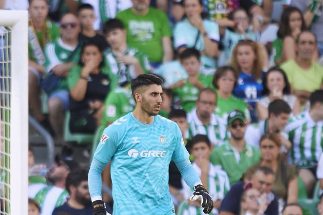 Rui Silva titular no triunfo tardio do Betis ao Espanhol