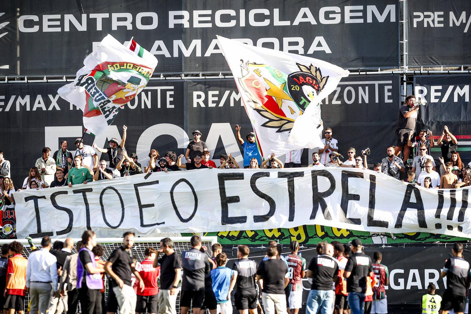 Bancadas do Estádio José Gomes estarão bem composta na receção ao Famalicão - Foto: Valter Gouveia/SPP