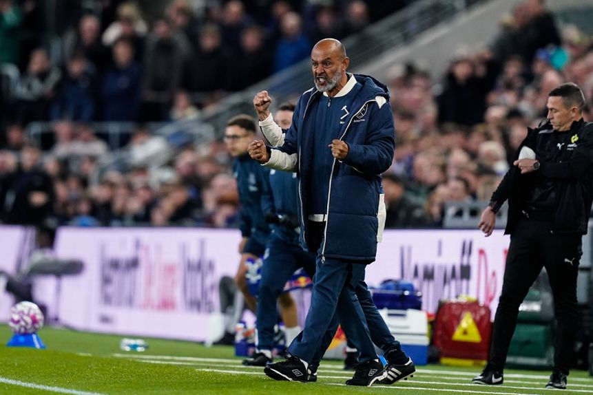 Nuno Espírito Santo festeja golo de Jarrod Bowen ao Everton