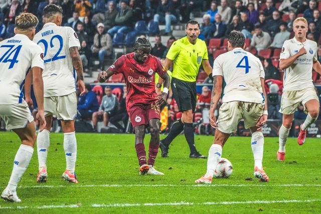 Kiwior mudou-se do Arsenal para o FC Porto neste verão