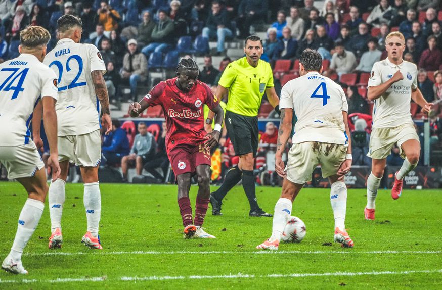 Kiwior mudou-se do Arsenal para o FC Porto neste verão