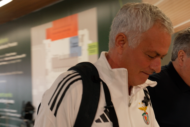 Benfica parte para Londres com uma novidade e sem declarações de Mourinho