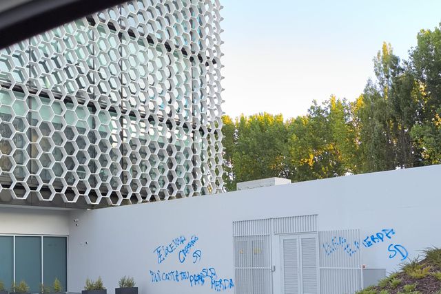 Grafítis contestam Reinaldo Teixeira na sede da Liga e em Arouca