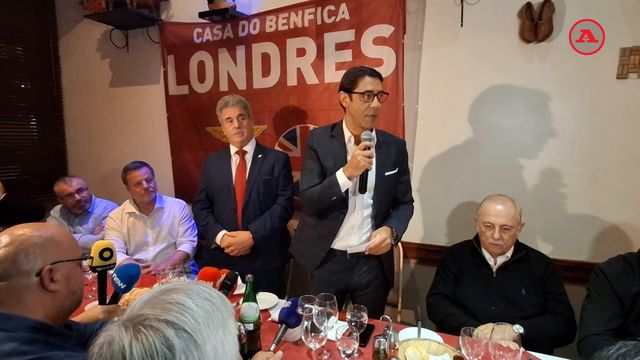 Rui Costa discursa na Casa do Benfica de Londres