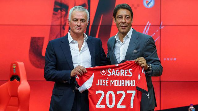 Rui Costa e José Mourinho acordaram a possibilidade de rescisão no final da época — Foto: José Sena Goulão/LUSA