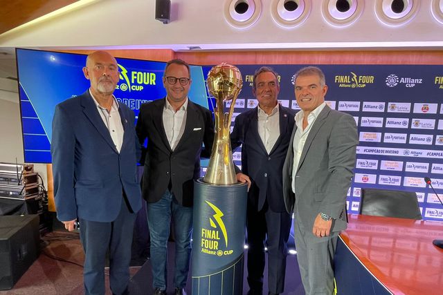 Reinaldo Teixeira (terceiro) na apresentação da 'final four' da Taça da Liga