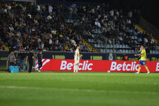 Martim Fernandes é expulso e falha jogo com o Benfica