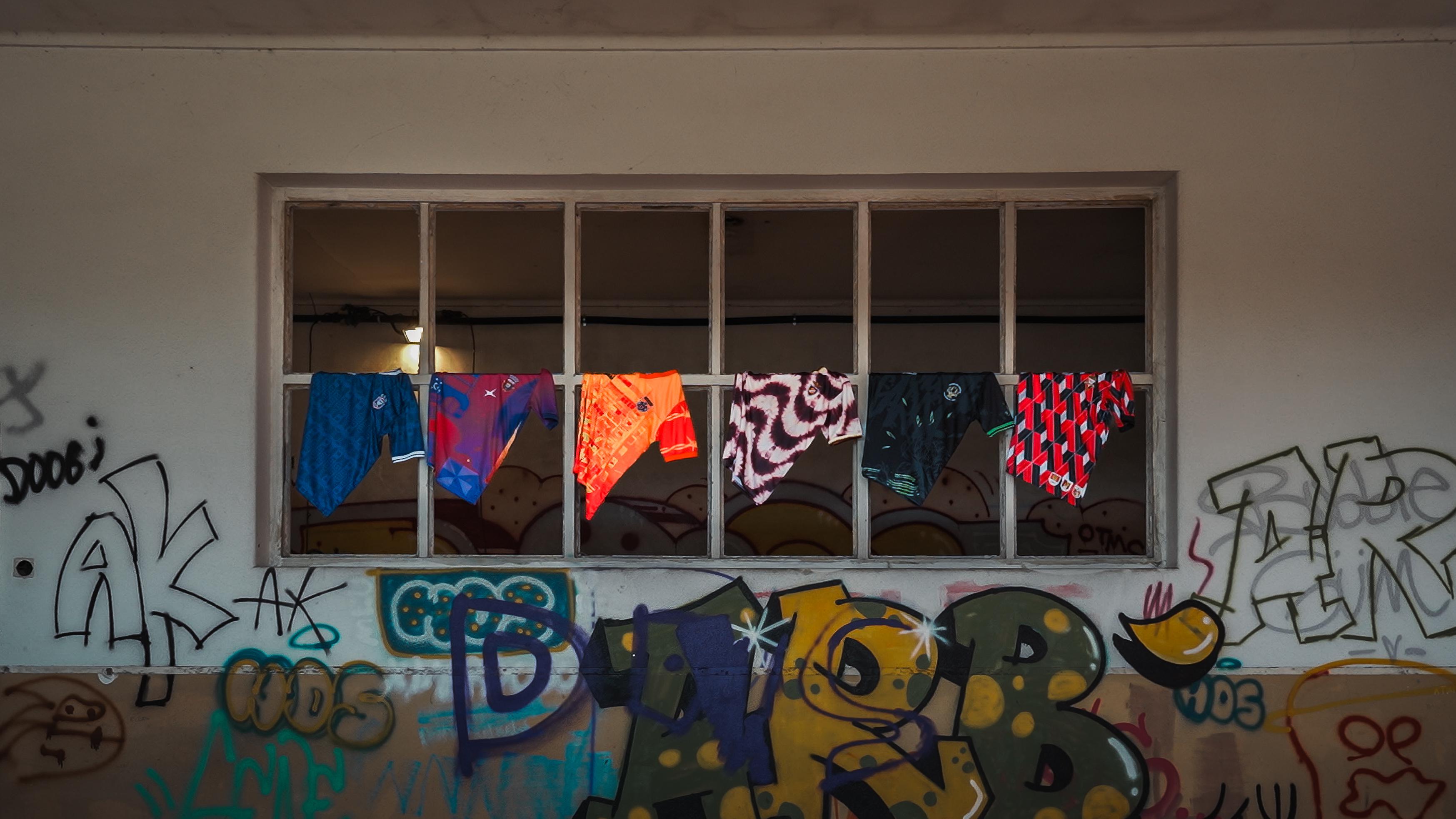 Seis artistas redesenharam as camisolas de seis clubes de bairro de Chelas - Foto: André Carvalho