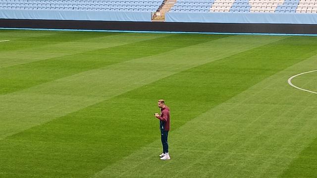 Cristiano Ronaldo foi o primeiro a subir ao palco do treino de hoje da Seleção