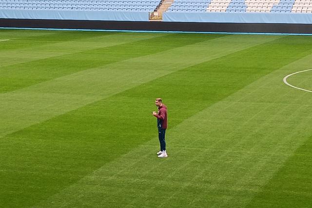 Cristiano Ronaldo foi o primeiro a subir ao palco do treino de hoje da Seleção